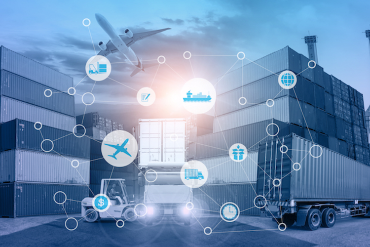 Contenedores de carga, camiones y aviones superpuestos con gráficos que representan conceptos de la cadena de suministro