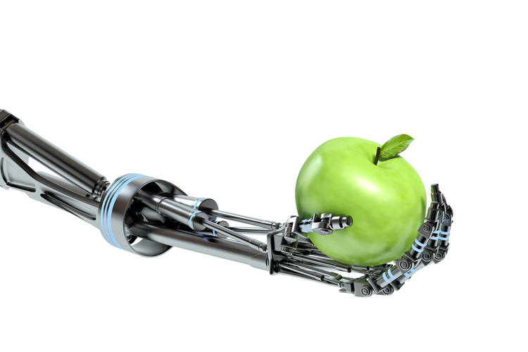 robot sosteniendo la mano de la manzana