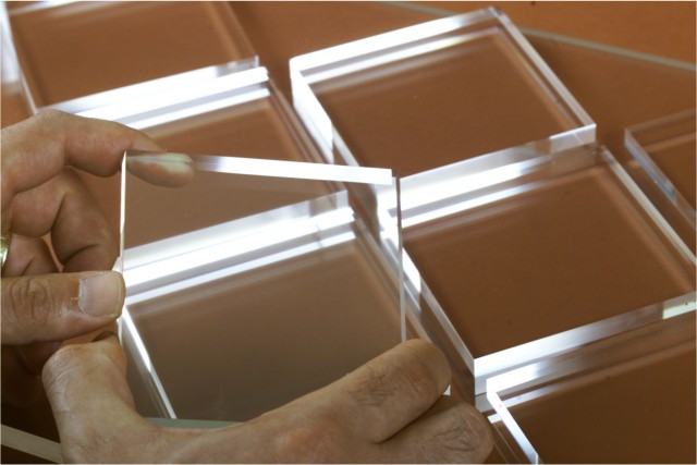 bloque de aluminio transparente