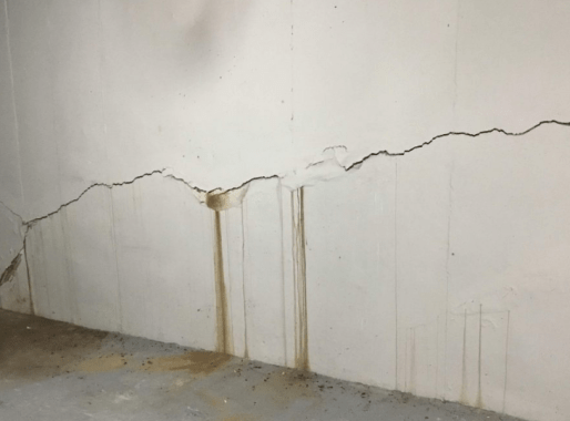 Inestabilidad de los cimientos por grietas en las paredes 