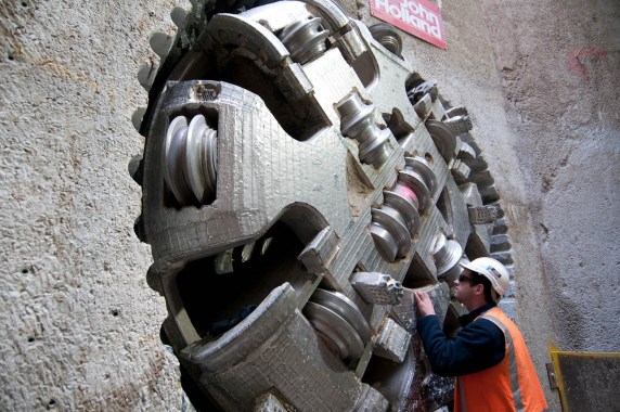 Máquina perforadora de túneles: el gigante de la construcción de túneles en acción