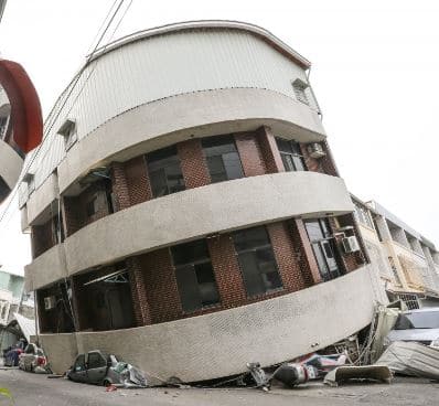 Colapso de edificio por torsión provocada por sismo