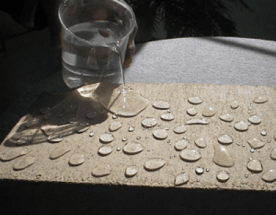 Hormigón resistente al agua fabricado con cemento hidrofóbico.
