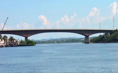 Puente del río Karoni