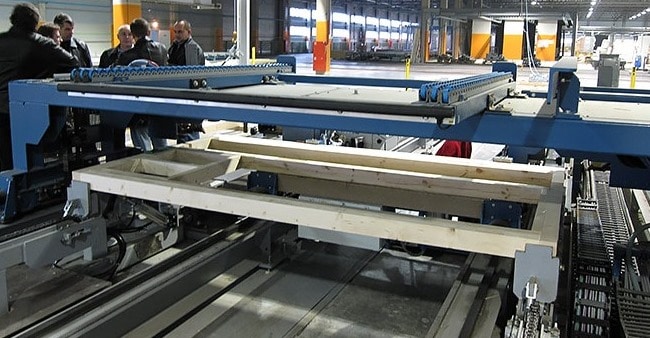 Máquina de producción automática de marco de madera.