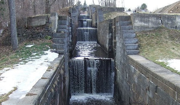 Cataratas escalonadas del canal
