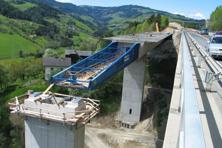 Método de lanzamiento incremental para la construcción de puentes; imagen cortesía